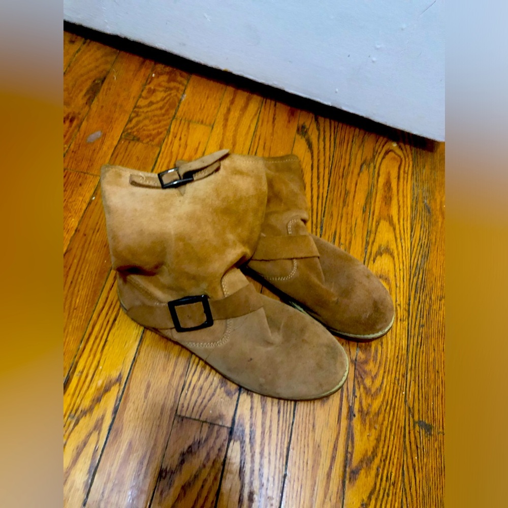 Suede boots